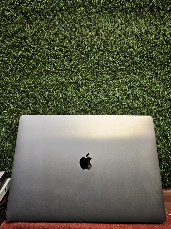 20260608_125852 Apple Macbook Air 13 inch (silver)